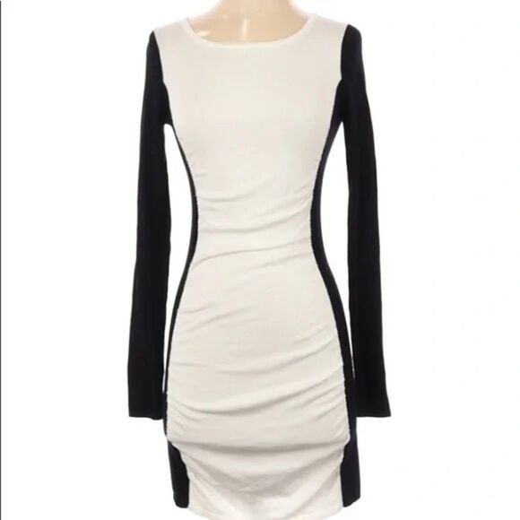 ✨HP✨Color Block Ruched Sweater Dress✨ - Picture 5 of 8